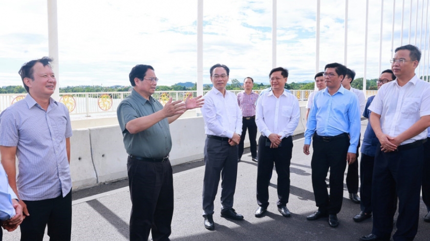 PM inspects key infrastructure projects in Hue